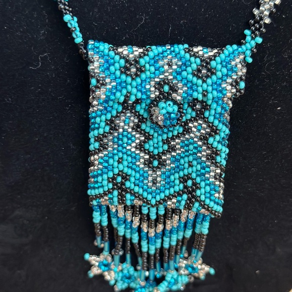 Handcrafted seed bead pouch necklace - Picture 2 of 2